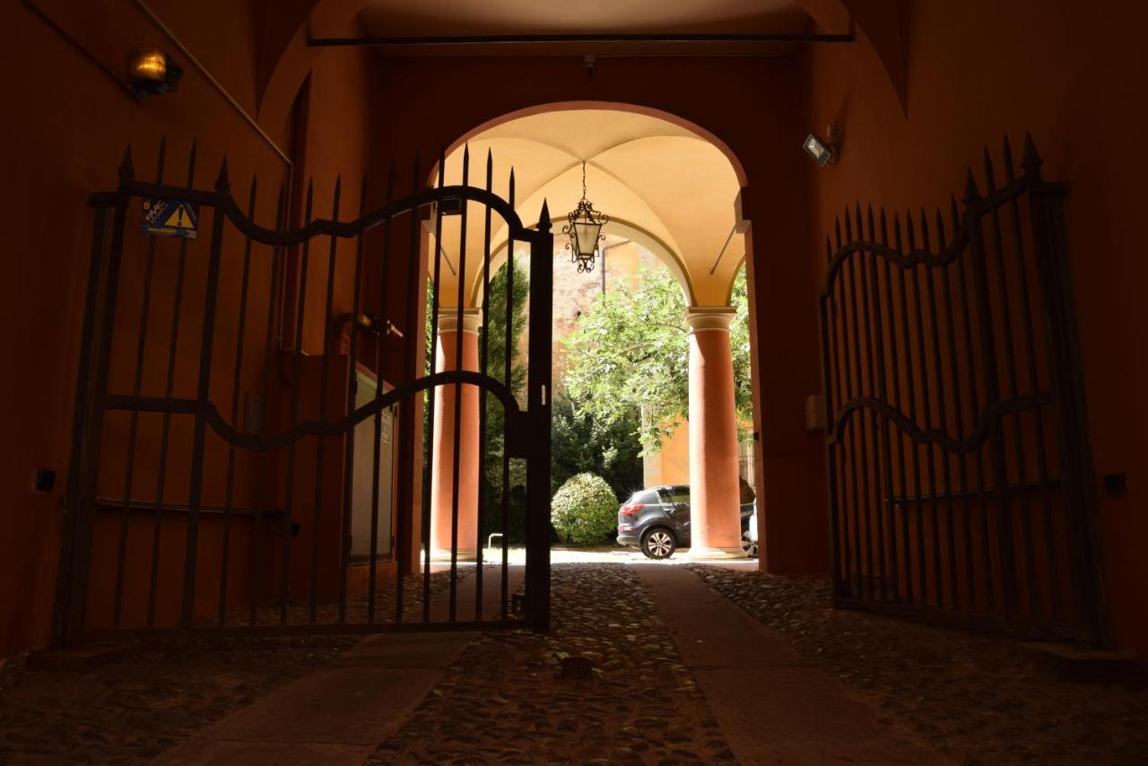 Il Nome Della Rosa Apartment Bologna Luaran gambar
